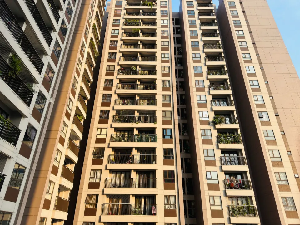 Đường hẻm trước nhà